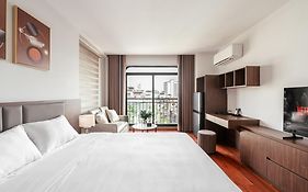 Luxe Paradise Suites Đội Cấn